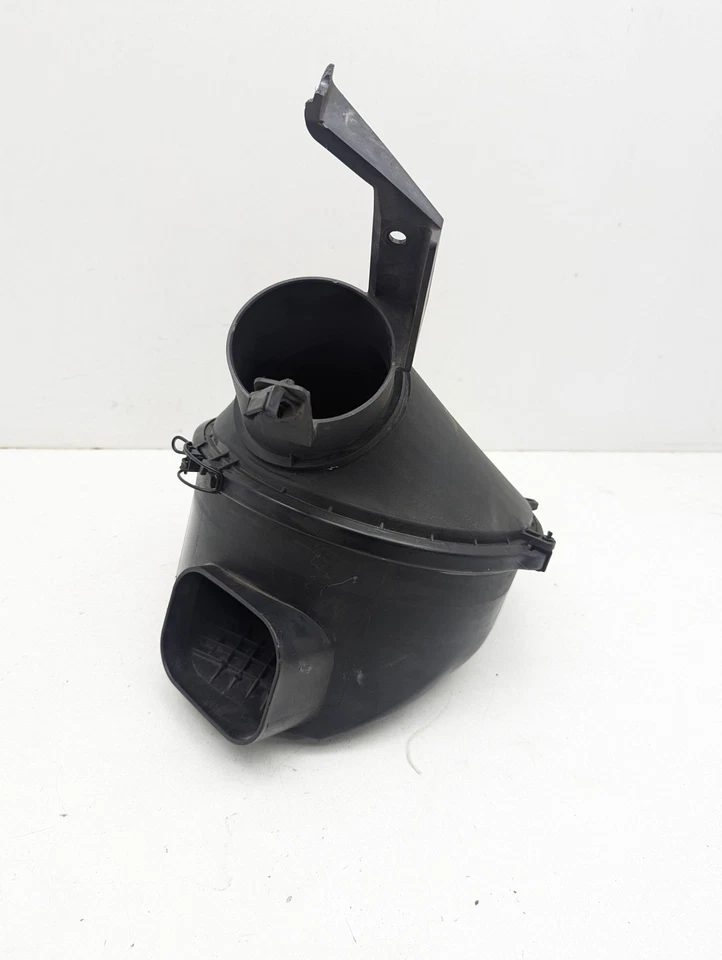 1996 lexus ls400 air box damaged DONT LIST - Image 2 of 4