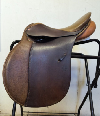 Courbette ''Pandur Spezial'' All Purpose Saddle-15.5'' seat-31 cm-superb condition!