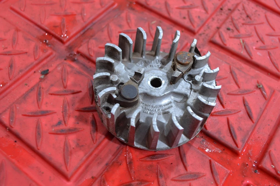 Motosierra Remington Yard Master I 80416 OEM volante Foto 3 de 4