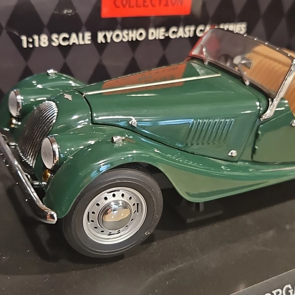 Kyosho 1/18 Gorgeous Collection Morgan 4/4 Series II Green Tan Interior 08111GT - Image 3 of 4