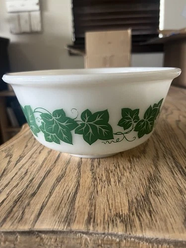 Vintage Cinderella Green Ivy and milk white glass 1 quart bowl