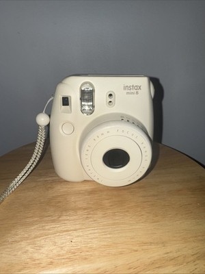 Fujifilm instax mini 8 Instant Camera Vanilla White TESTED W/O Film