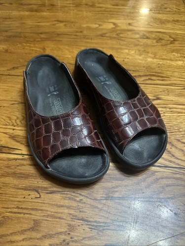 Tatami by Birkenstock Slip On Open Toe Leather Faux Croc Brown Sandal Mule 9
