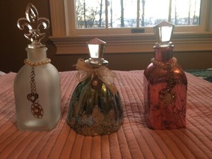 BRAND NEW SHABBY CHIC STYLE PARFUM BOTTLES SET OF 3