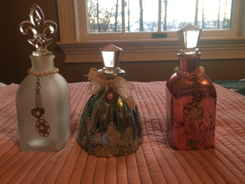 BRAND NEW SHABBY CHIC STYLE PARFUM BOTTLES SET OF 3