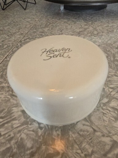 Heaven Sent Fluffy Dusting Powder by mem