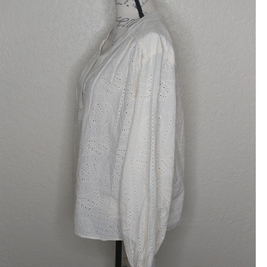 Universal Thread Eyelet Seashell Top Size XL - image 2