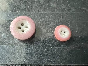 CALICO BUTTONS - SAUCER BODY - PINK & WHITE