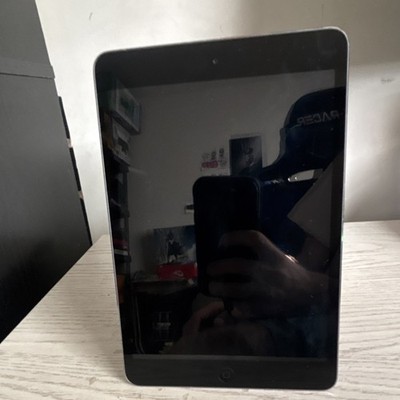 Apple iPad mini Series Tablet 7.9'' Touchscreen iOS Space Gray 7.9 in Screen