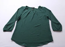 Fortune + Ivy Women's Estrella Key Hole Airette Blouse EJ3 Dark Green Medium NWT