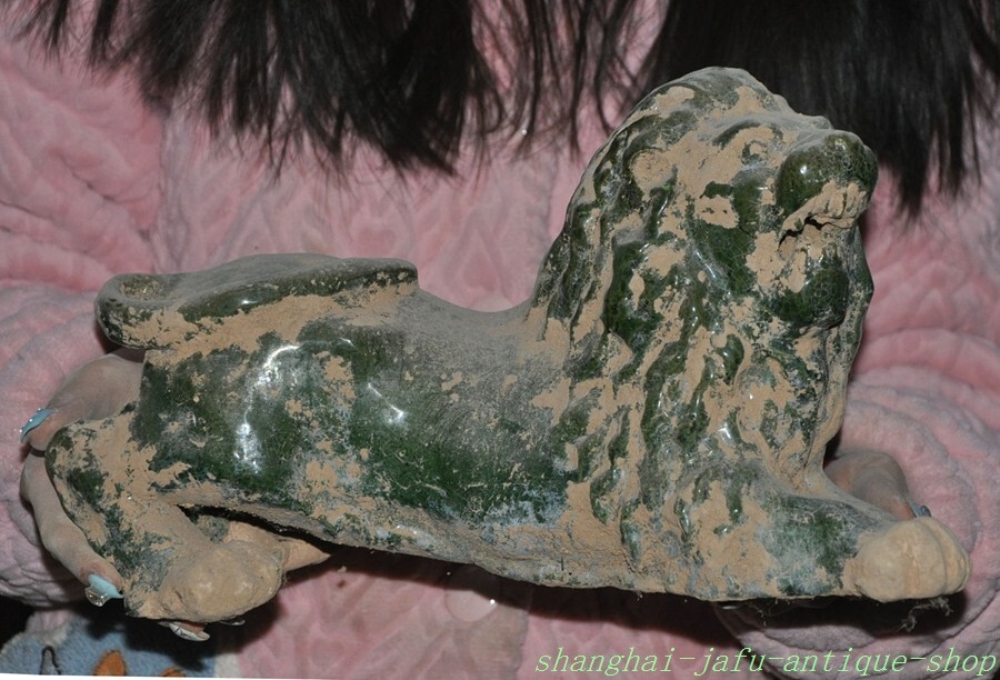 Antique Chinese Dynasty Green Glazed Porcelain Lion Sculpture for Wealth