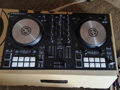 Native Instruments Traktor Kontrol S2 MK3 .. Gebraucht + Traktor DJ 2