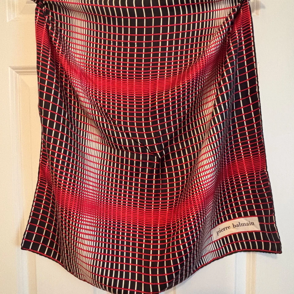 "Bufanda PIERRE BALMAIN 100 % seda roja negra blanca cuadrada geométrica 26"" x 26""" Foto 3 de 4