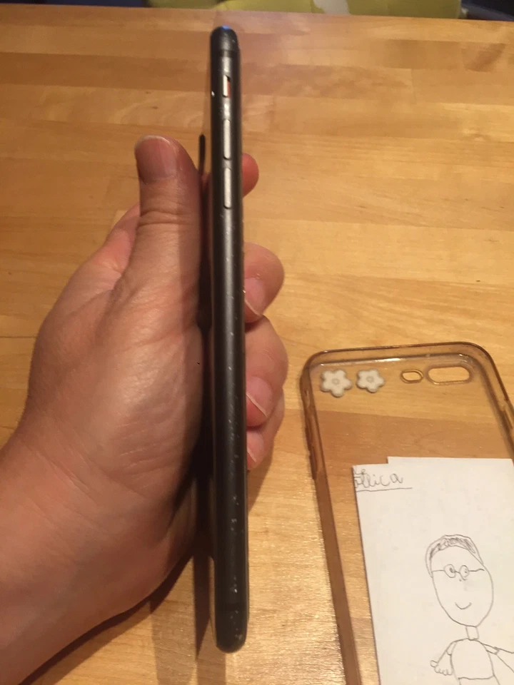 Apple iPhone 8 Plus - 64 GB - Grigio Siderale (Sbloccato) - Immagine 2 di 4