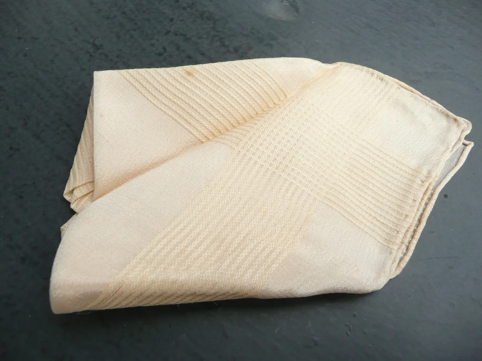 mouchoir pochette ancienne en soie écrue - Photo 3/4