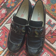 ORLA KIELY AT CLARKS  BLACK PATENT LEATHER MOCCASINS WITH BUTTONS DETAIL SIZE 5