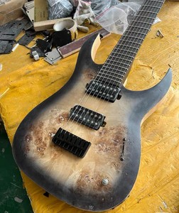 7 Corde électrique de guitare Burl Maple Veneer Ash Corps fixe pont personnalisé