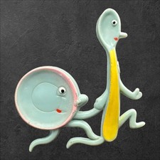 RARE!  Anthropomorphic Dish & Spoon Brooch Blue Good Nursery Rhyme Kitsch Pin