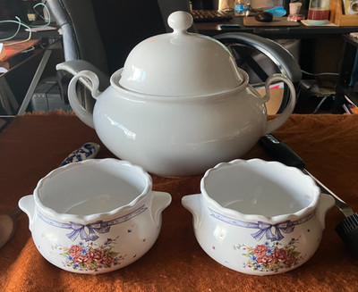 Vintage White Ceramic Soup TVintage White Ceramic Soup Tureen with Lid and Ladle