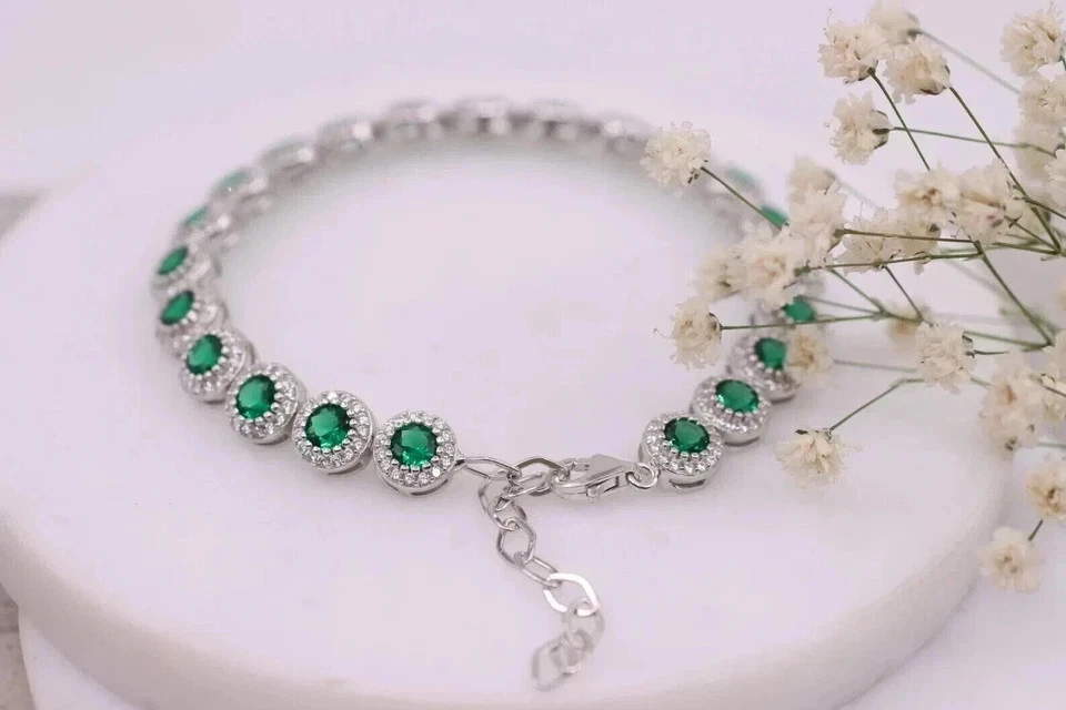 Brazalete tenis mujer esmeralda simulada corte redondo de 10 quilates enchapado en oro blanco de 14 k Foto 3 de 4