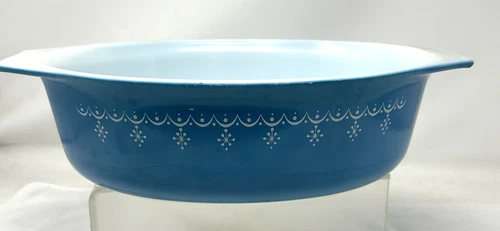 VTG Blue/White Pyrex Snowflake Garland 2 1/2 Quart Oval Bowl
