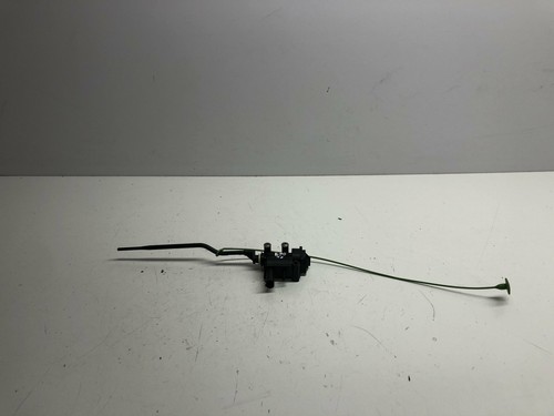 Fuel tank cap lock