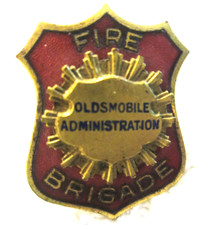 1" ad OLDSMOBILE ADMIN auto car Fire fighter Brigade enamel badge brass VTG pin