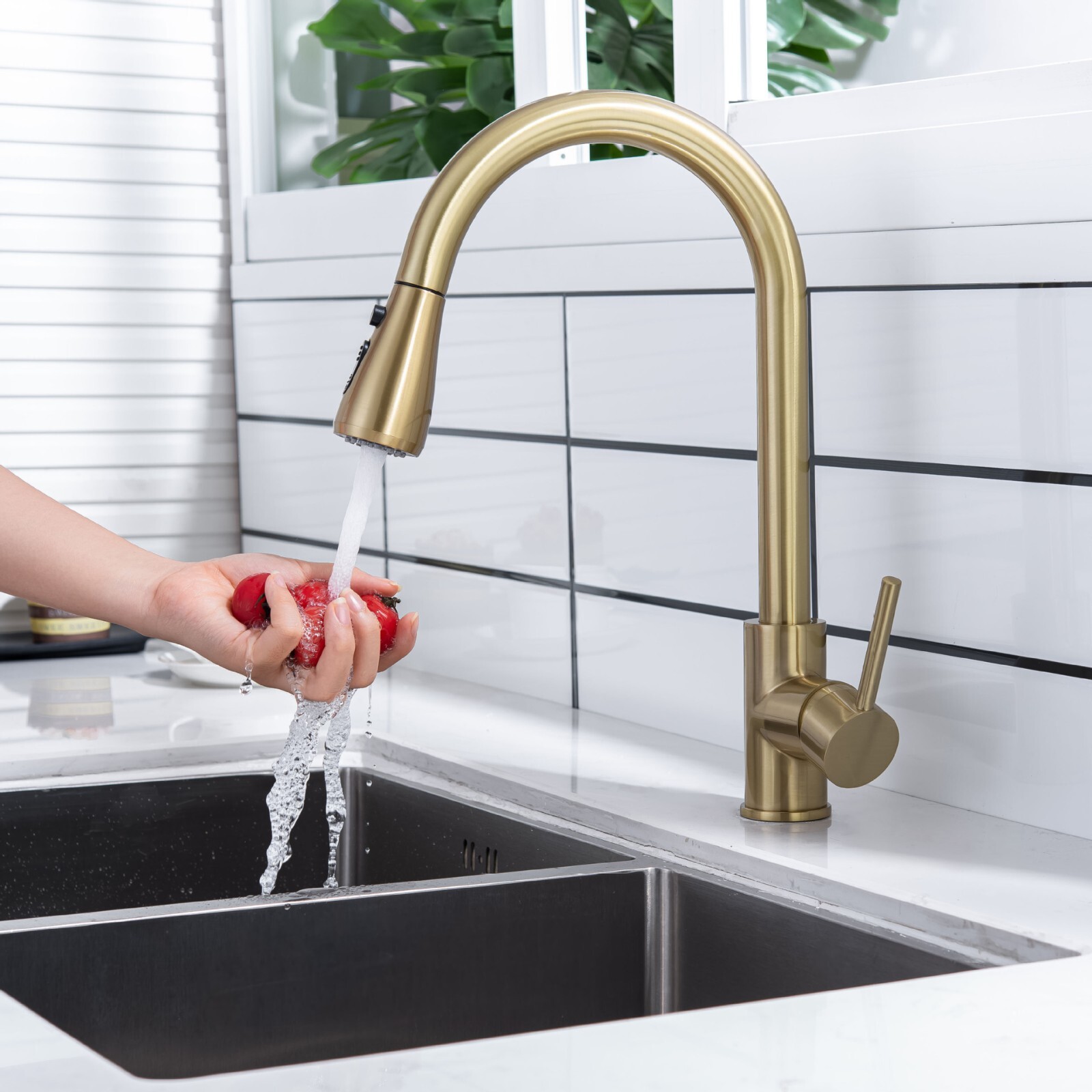 Brushed Gold Kitchen Sink Faucet Pull Down Sprayer Swivel Si