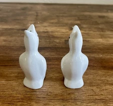 Lot Of 2 Vintage White Pie Birds. Funnel Vented. Excellent Condition!