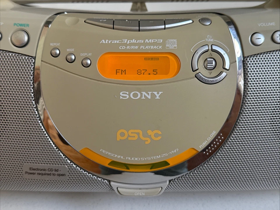 索尼 ZS-YN7 Boombox CD/R-RW/AM FM/MP3 MegaBass 已测试工作,变色 — 第 2/4 张图片