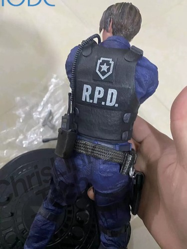 Game Resident Evil 2 Leon Scott Kennedy 32cm Scale PVC Figure Statue With Gun - Picture 6 of 17