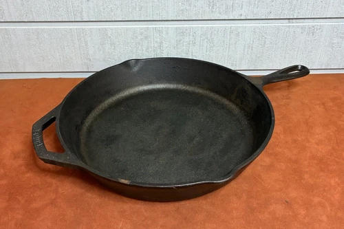 Vintage LODGE Cast Iron 12" Cooking Skillet 10SK w/ Assist Handle ~ Double Pour