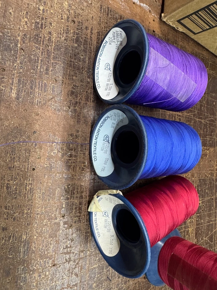 Lot Of 11 LARGE SPOOLS (5100 M) EMBROIDERY THREAD - Image 3 of 3