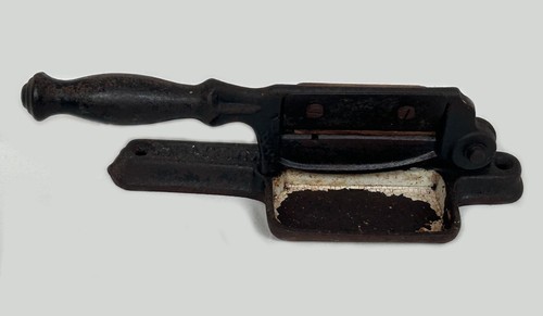 Antique Tobacco Cutter McMillan No 6 Guillotine style with full Cast iron body - Picture 4 of 5