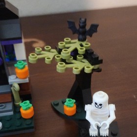 LEGO Trick or Treat 40122 Halloween Seasonal Set 133 pcs with Instructions
