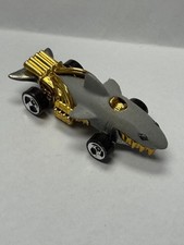 2007 Mattel Hot Wheels STREET BEAST II Series SHARKRUISER #066 Gray/Gold Accents