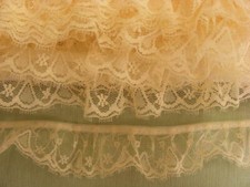 Gathered Lace Cream 20 metres  163 