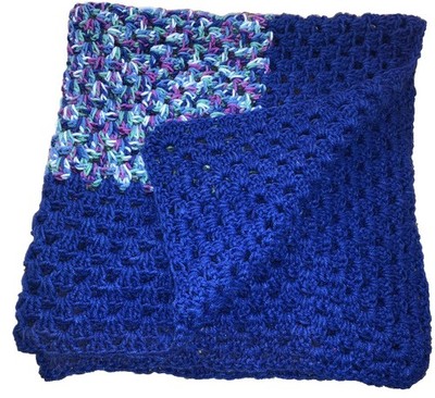 BEAUTIFUL NEW HANDMADE CROCHET BABY BLANKET/AFGHAN  ROYAL BLUE/MULTI