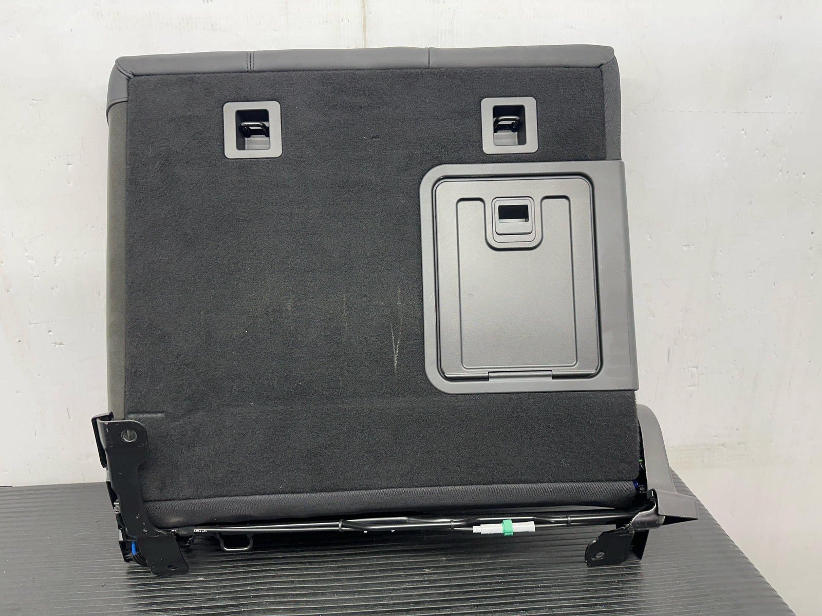 2017 - 2020 MASERATI LEVANTE M161 OEM REAR LEFT UPPER SEAT CUSHION BLACK LEATHER