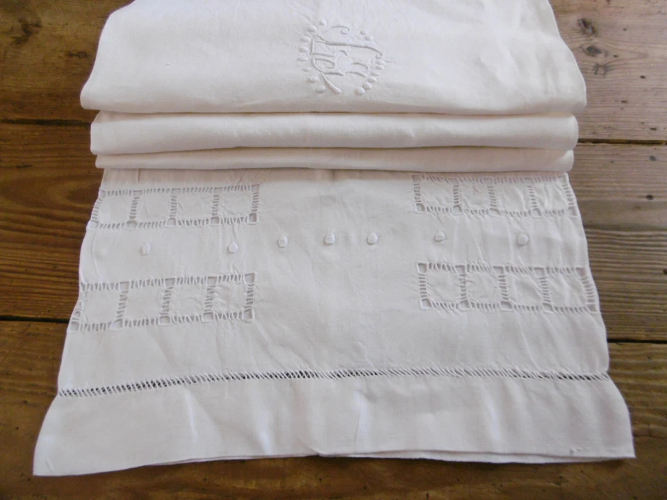 Taie de traversin 1900 lin brodé chiffrée L.S. - Photo 2/4