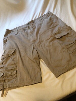 Lee Dungarees Khaki Cargo Shorts~Multiple Snap Shut Pockets