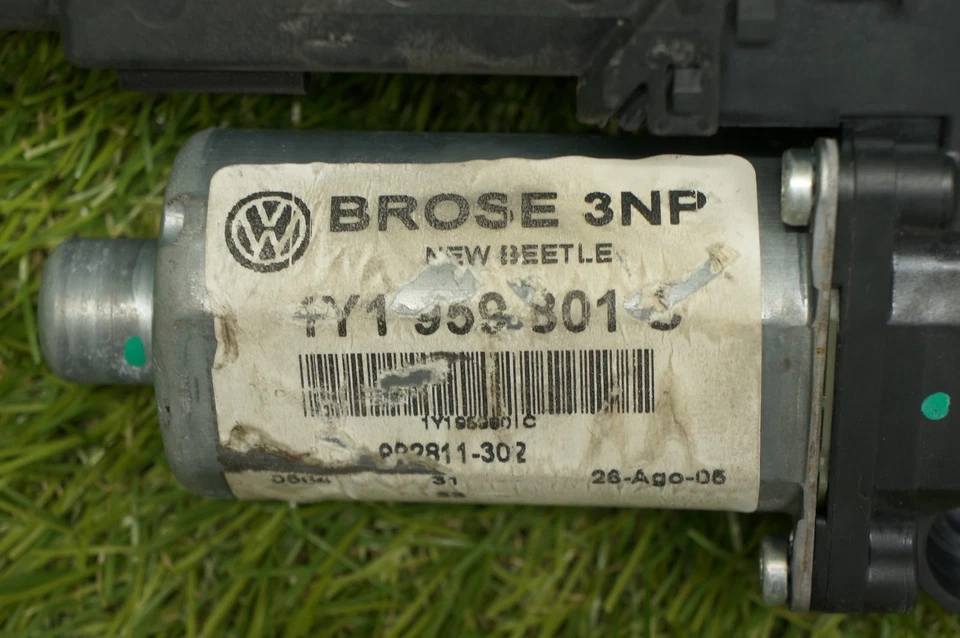 03-10 VW Beetle Convertible Driver LH Window Regulator Motor 1Y0959801C OEM - Image 3 of 4