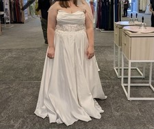 NWT Davids Bridal Wedding Dress Size 16
