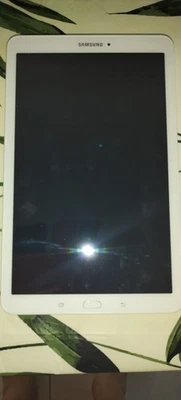 Samsung Galaxy Tab E · 8GB · Wi-Fi