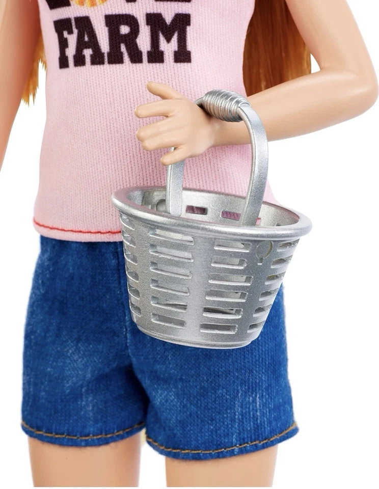 Barbie Muñeca Granjera de Pollos, Pelirroja, y Juego con Gallinero, 3 Pollos, 2 Foto 4 de 4
