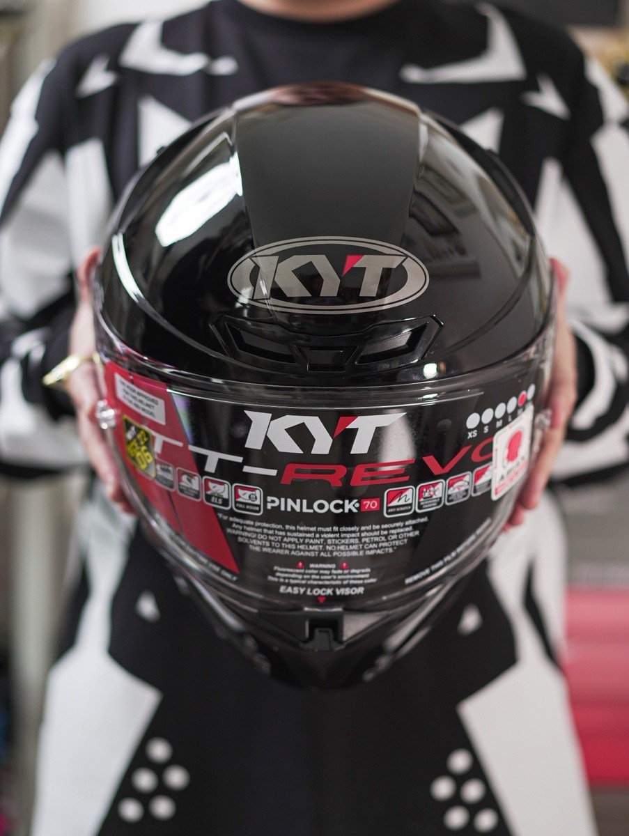 KYT TT REVO SOLID BLACK GLOSS 22.06 (size L ) | eBay