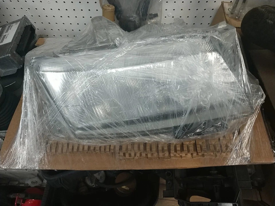 NUEVO OEM Valeo Saab 900 conjunto de faros derechos 086631 4240289 se adapta a 1994 a 1998 Foto 2 de 2