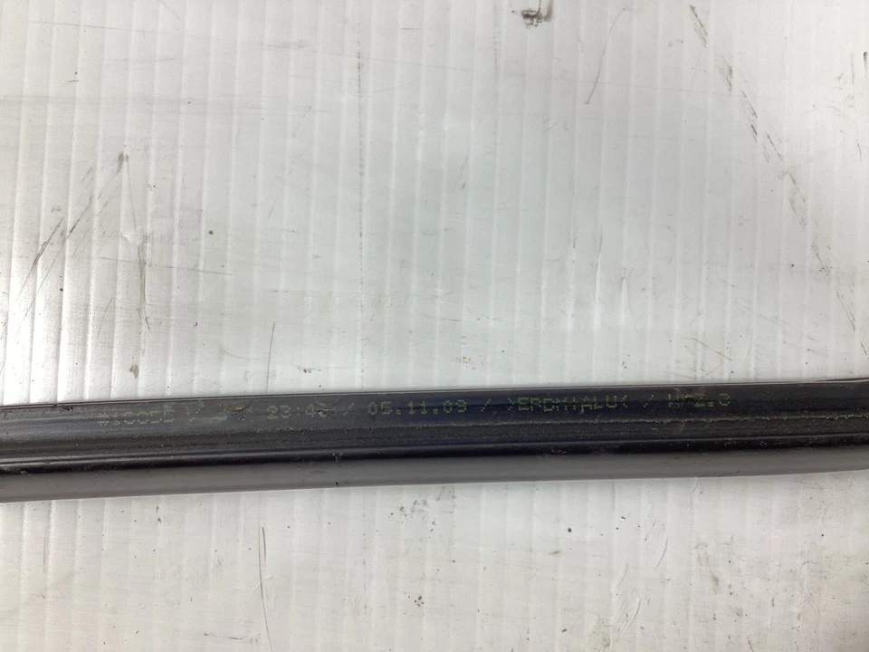 BMW 328I XDRIVE 2010-2013 sello del capó delantero 51711847061 OEM. Foto 4 de 4