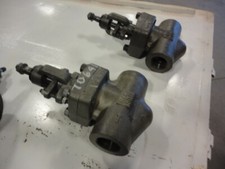 NEWCO Fig. 51 Forged Steel Globe Valve 1-1/2" 1500 Threaded *Missing Handwheel*