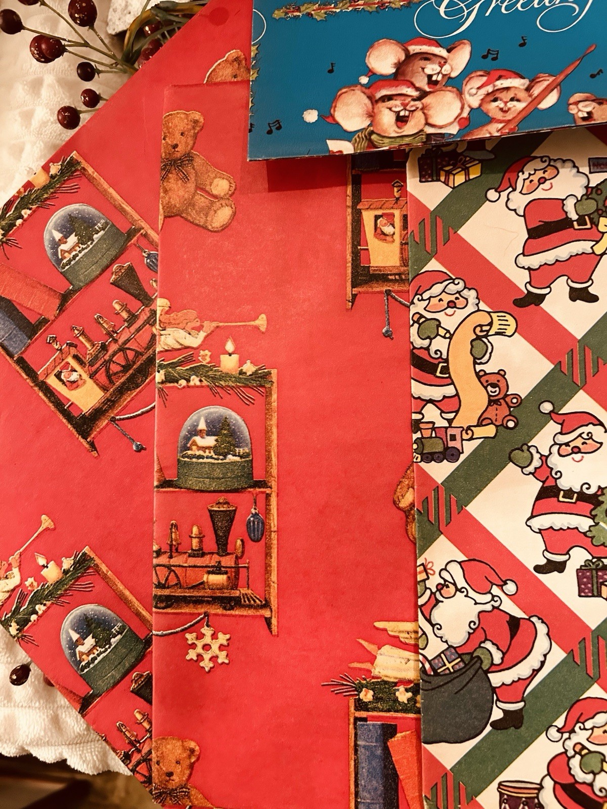 VINTAGE LOT OF CHRISTMAS WRAPPING PAPER 20 LOOSE SHEETS 60’s 70’s Gift Wrap Exc.